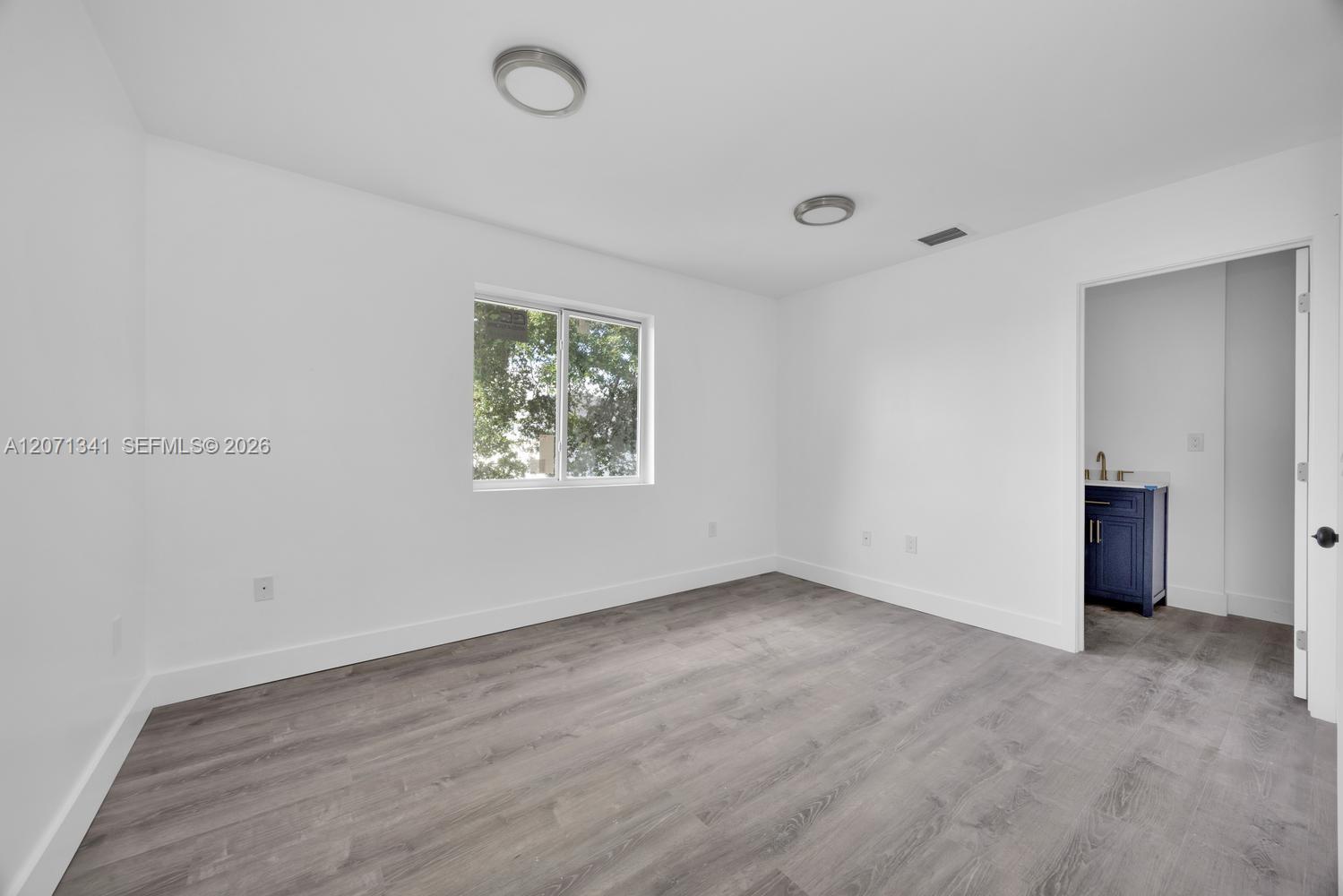 2770 NW 44 ST