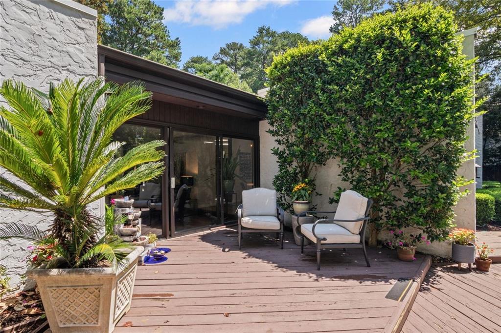 496 Kingswood Lane NW