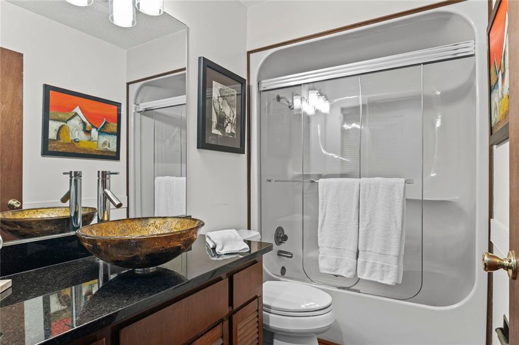 496 Kingswood Lane NW