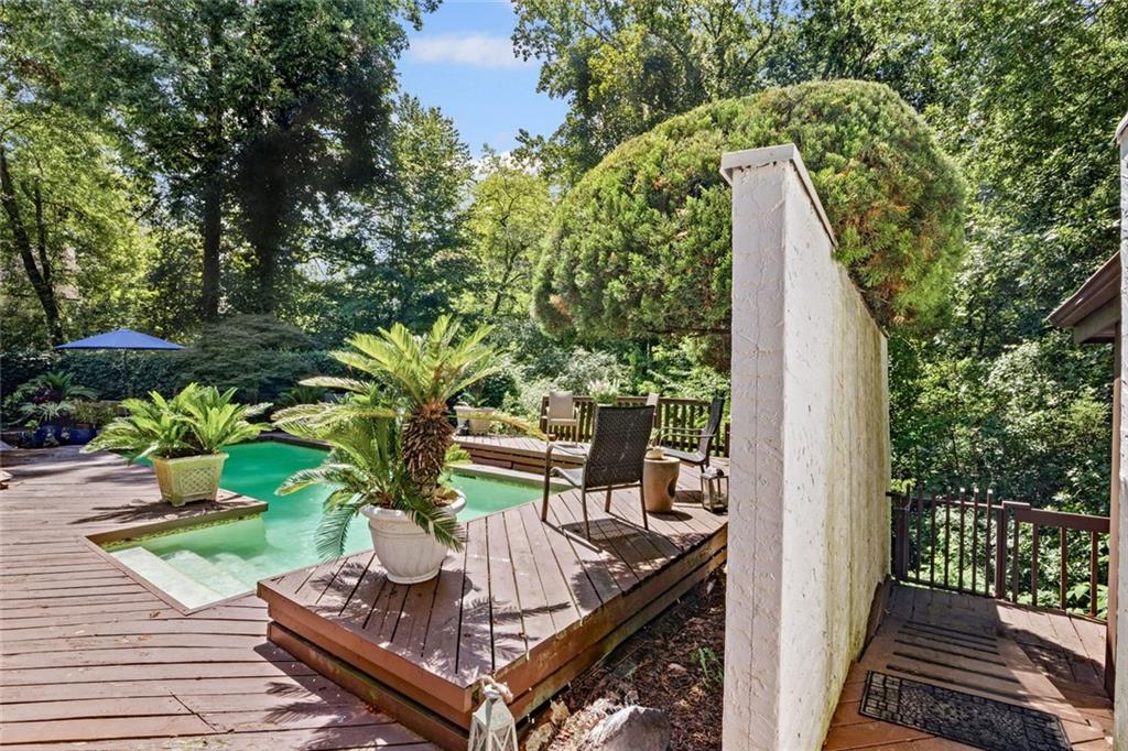 496 Kingswood Lane NW