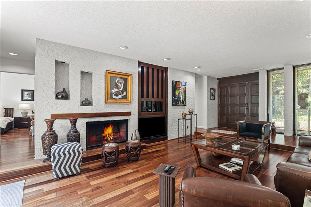 496 Kingswood Lane NW