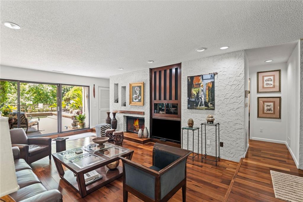 496 Kingswood Lane NW