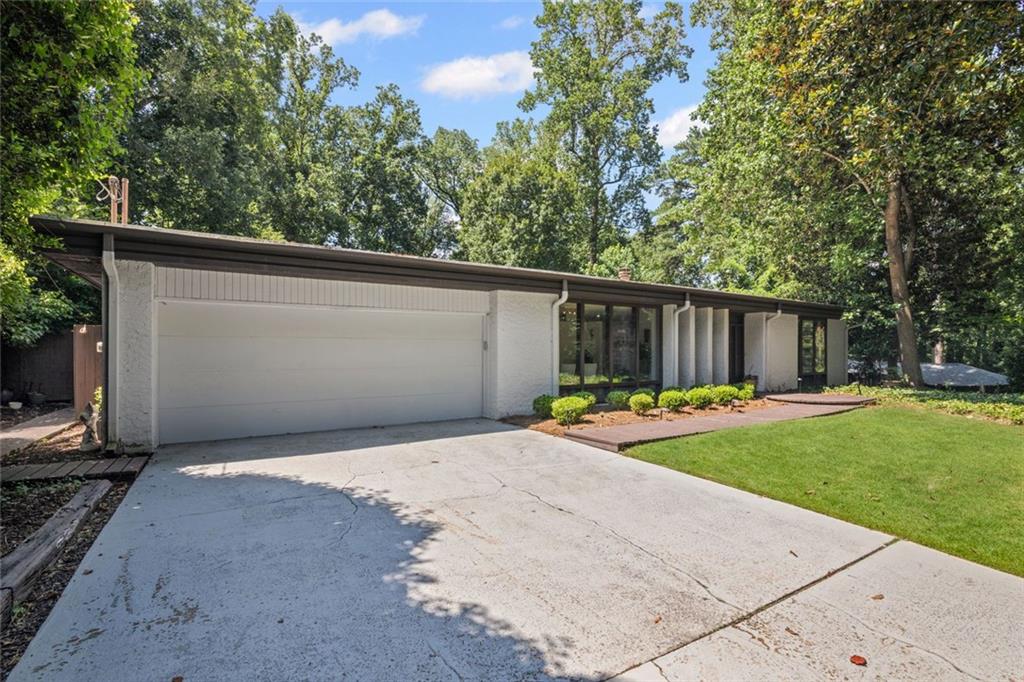 496 Kingswood Lane NW