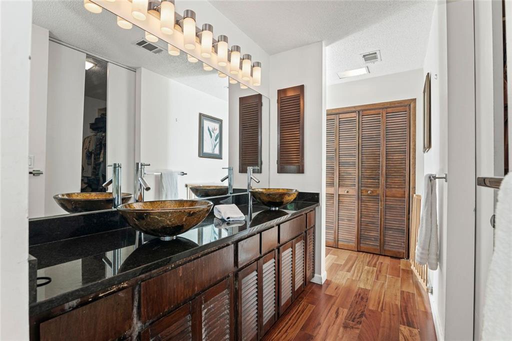 496 Kingswood Lane NW