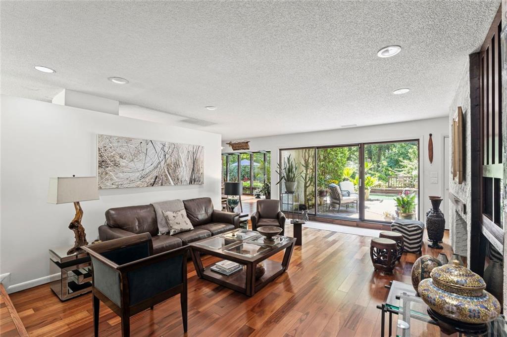 496 Kingswood Lane NW