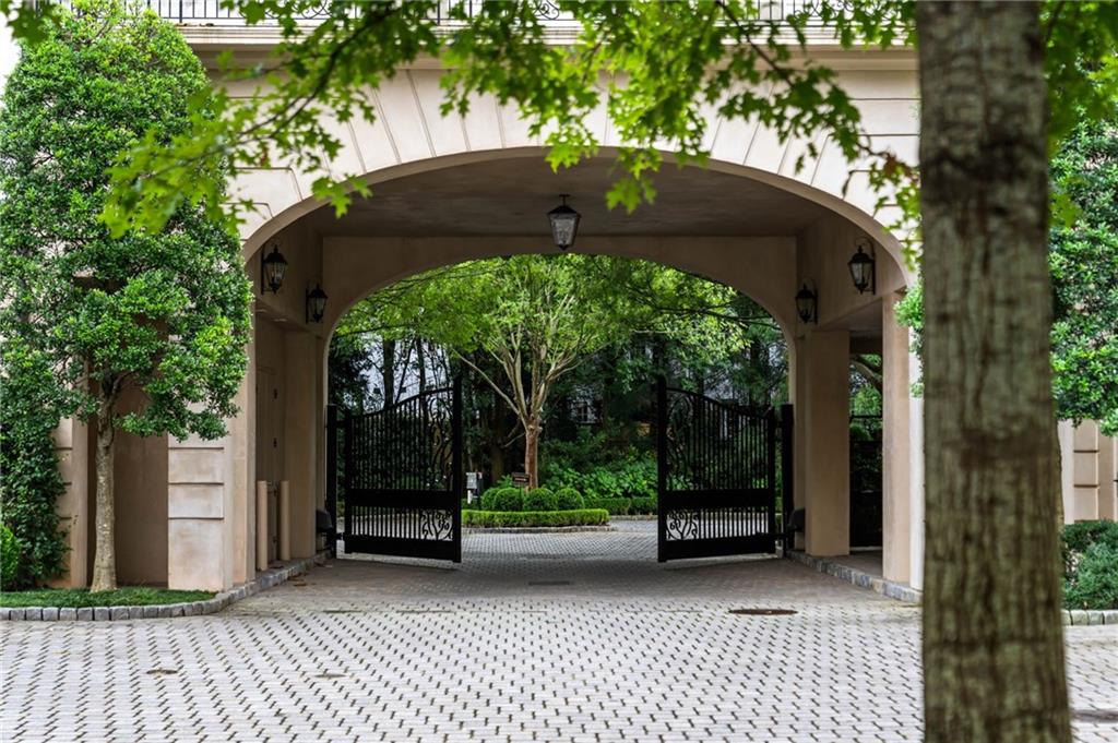 2288 Peachtree Road NW Unit 15