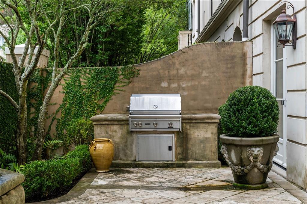 2288 Peachtree Road NW Unit 15