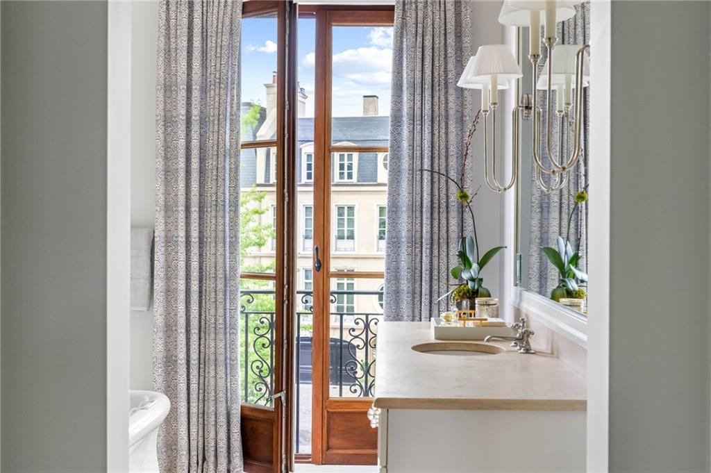 2288 Peachtree Road NW Unit 15