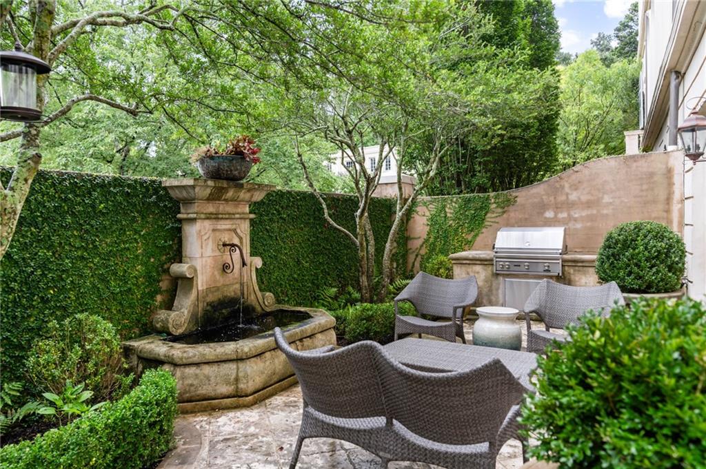 2288 Peachtree Road NW Unit 15