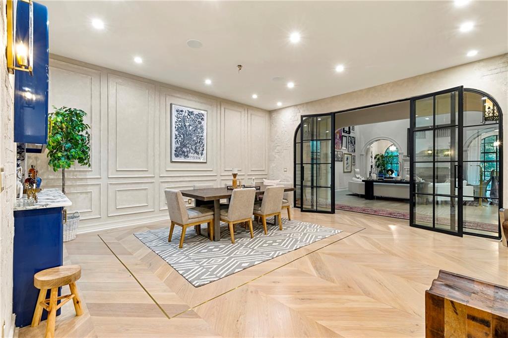 3879 Peachtree Dunwoody Road NE