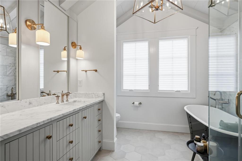 935 Drewry Street NE