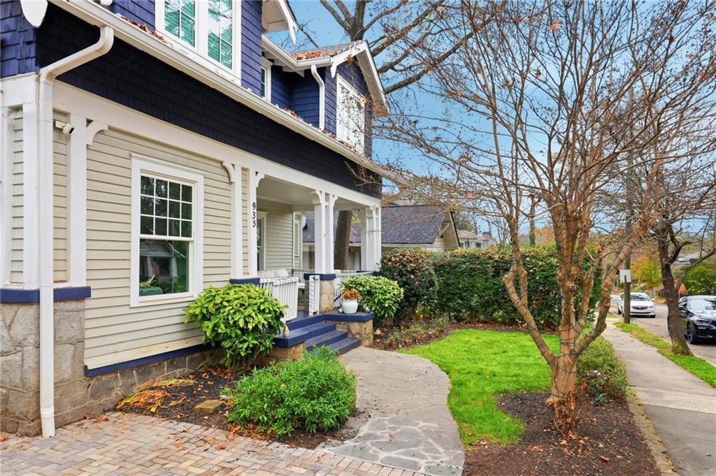 935 Drewry Street NE