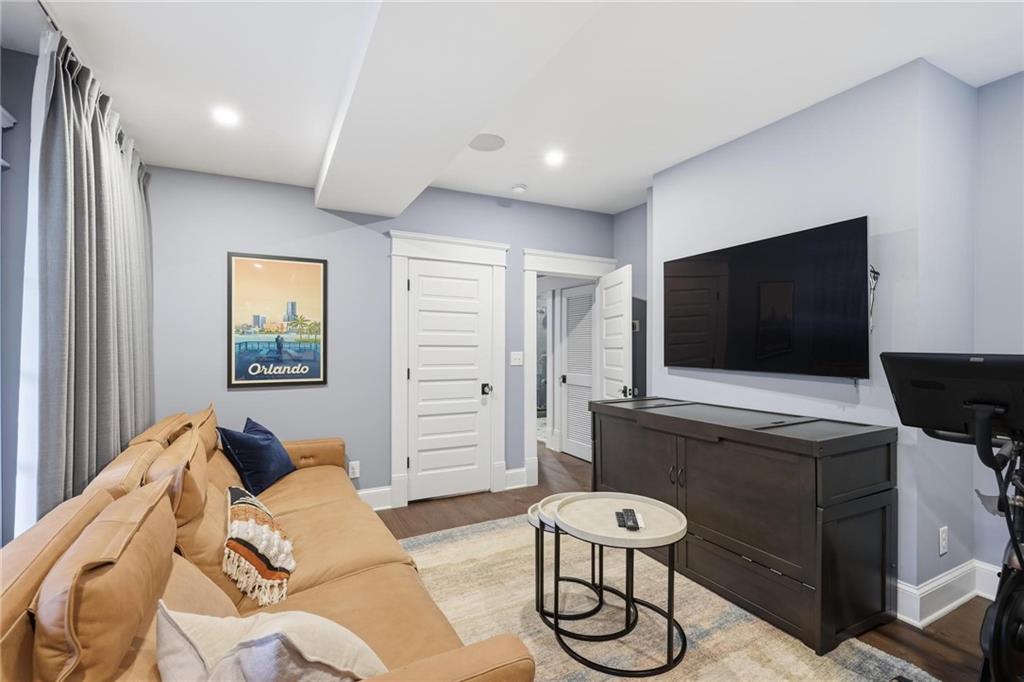 935 Drewry Street NE