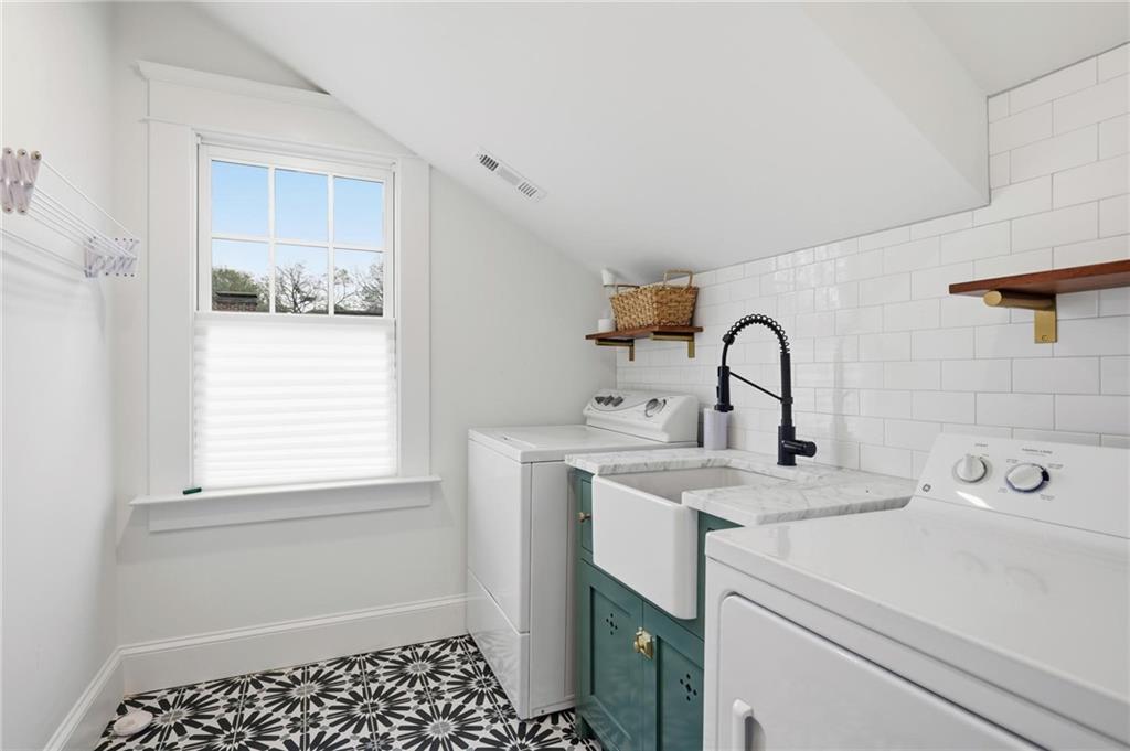 935 Drewry Street NE