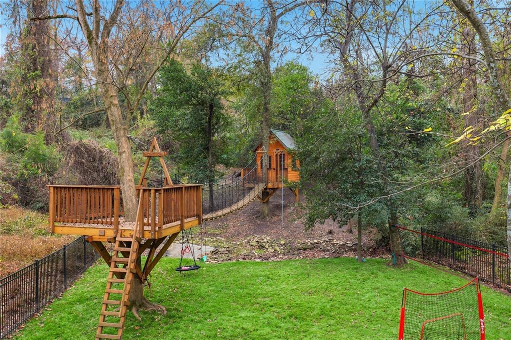 935 Drewry Street NE