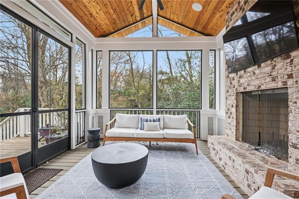 935 Drewry Street NE