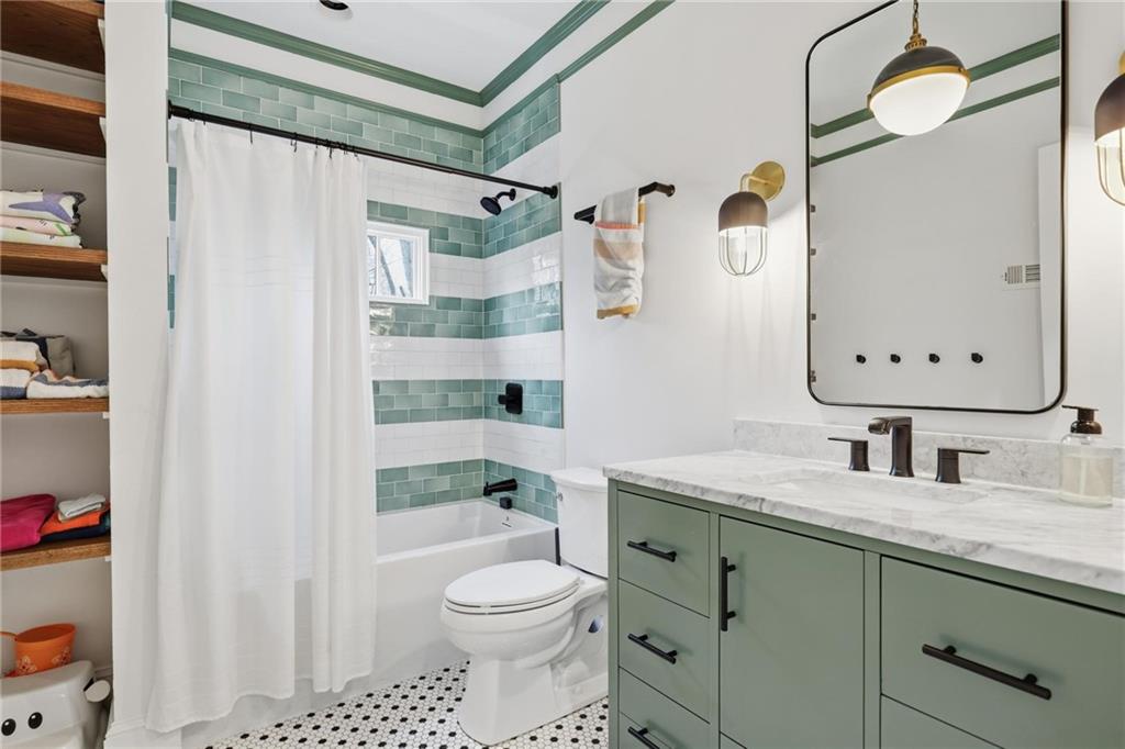 935 Drewry Street NE