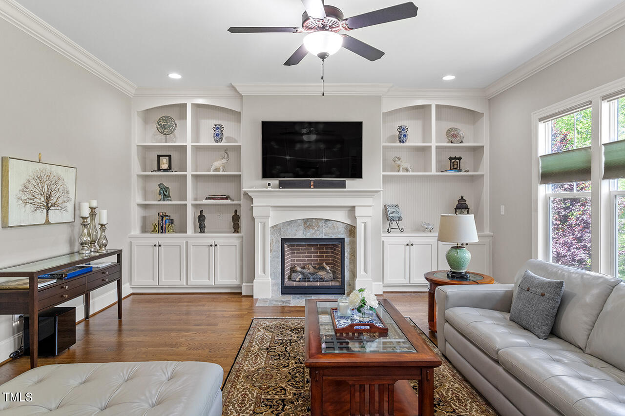 4912 Adler Pass