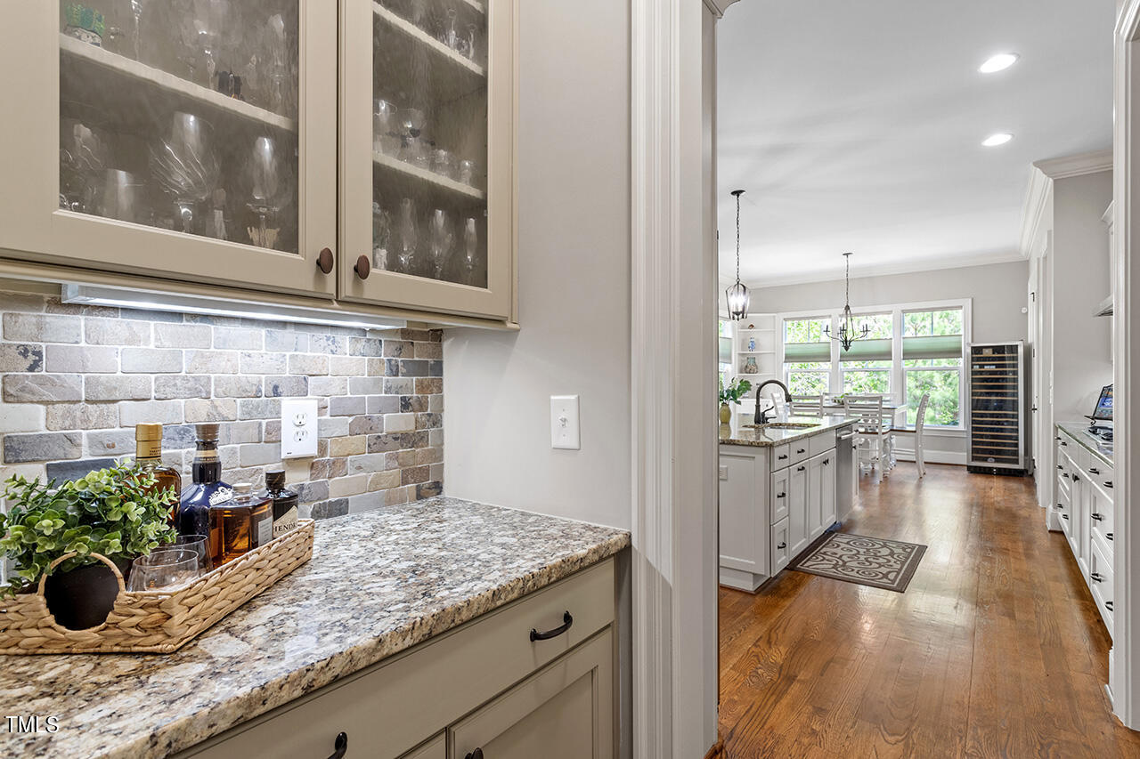 4912 Adler Pass