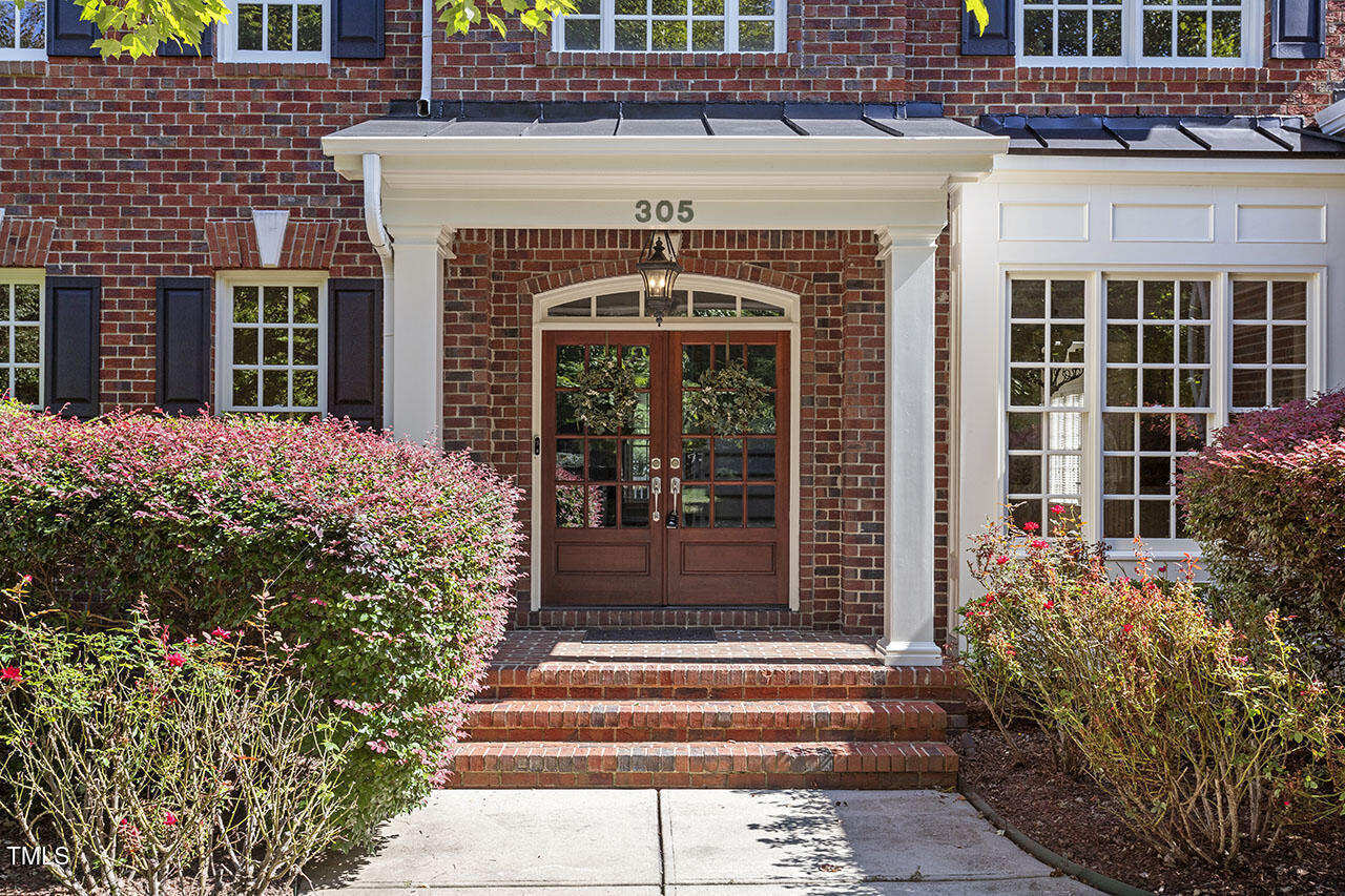 305 Felspar Way