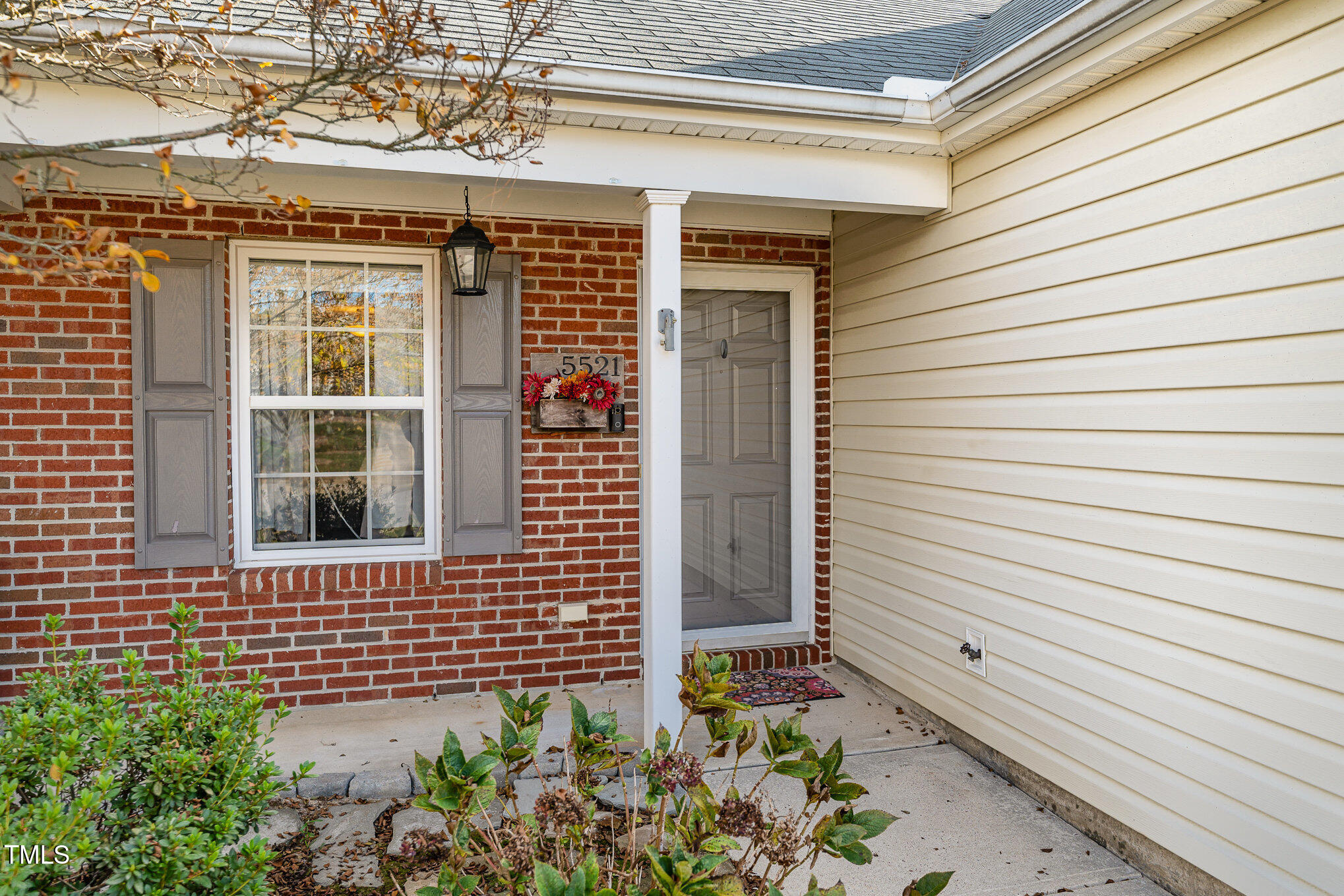 5521 Golden Moss Trail