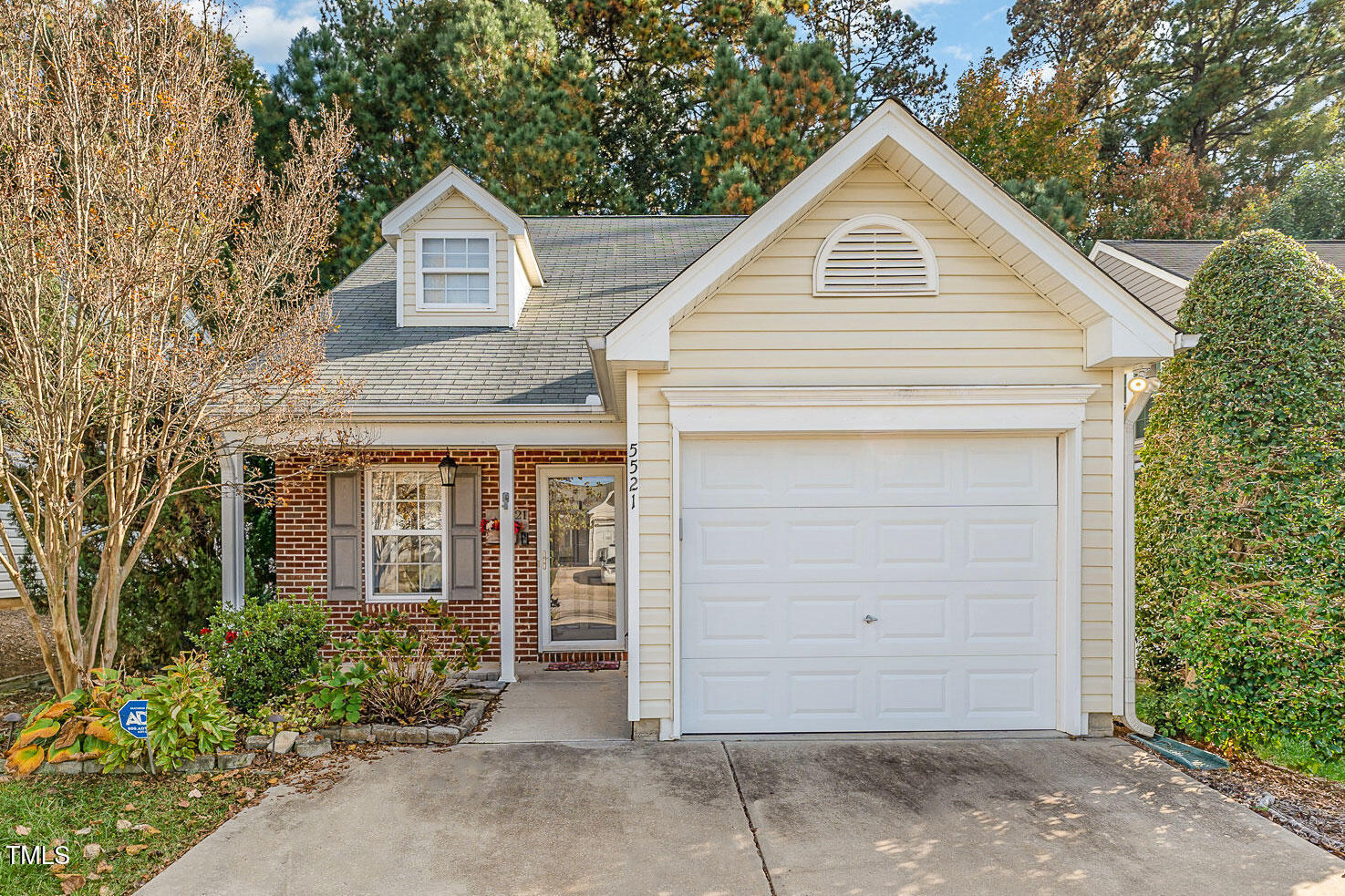 5521 Golden Moss Trail