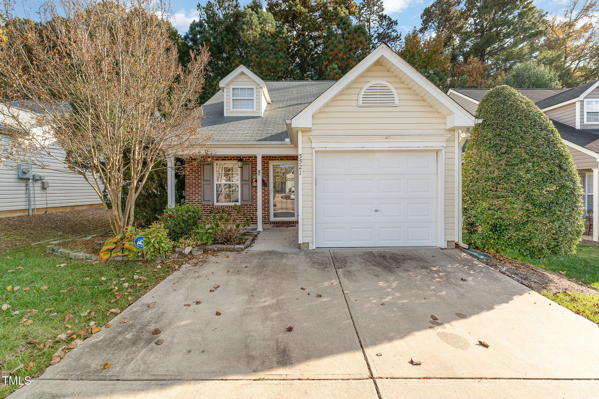 5521 Golden Moss Trail