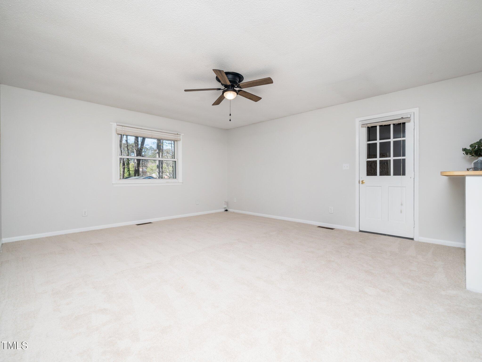 1402 Valley Road