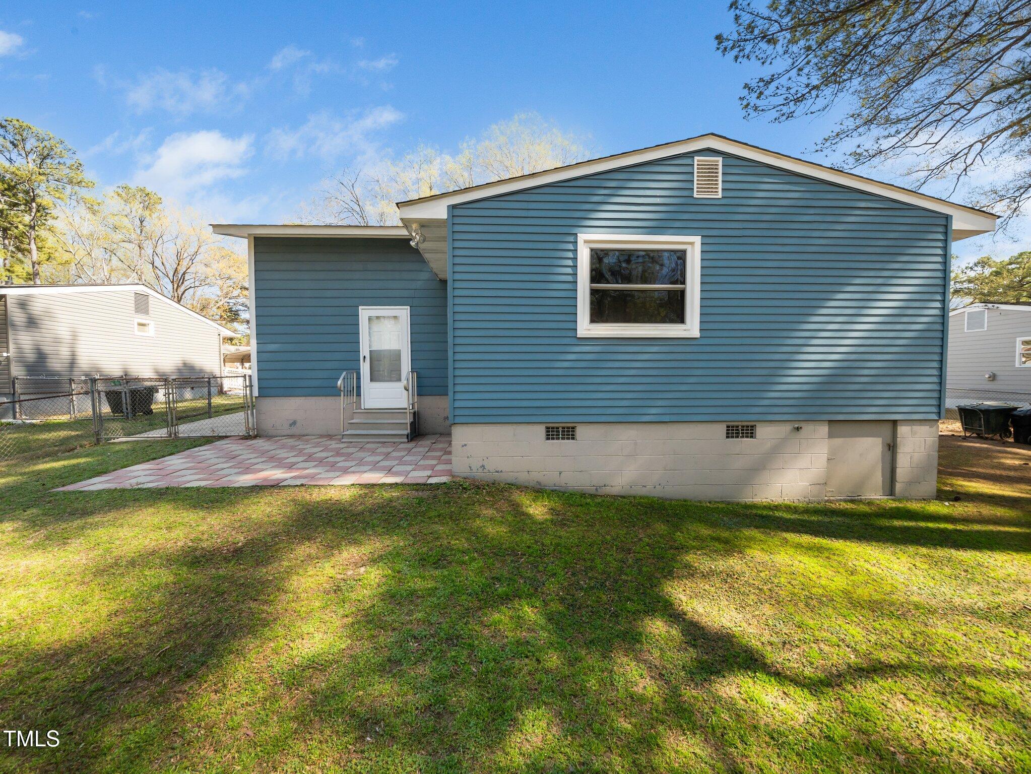 1402 Valley Road