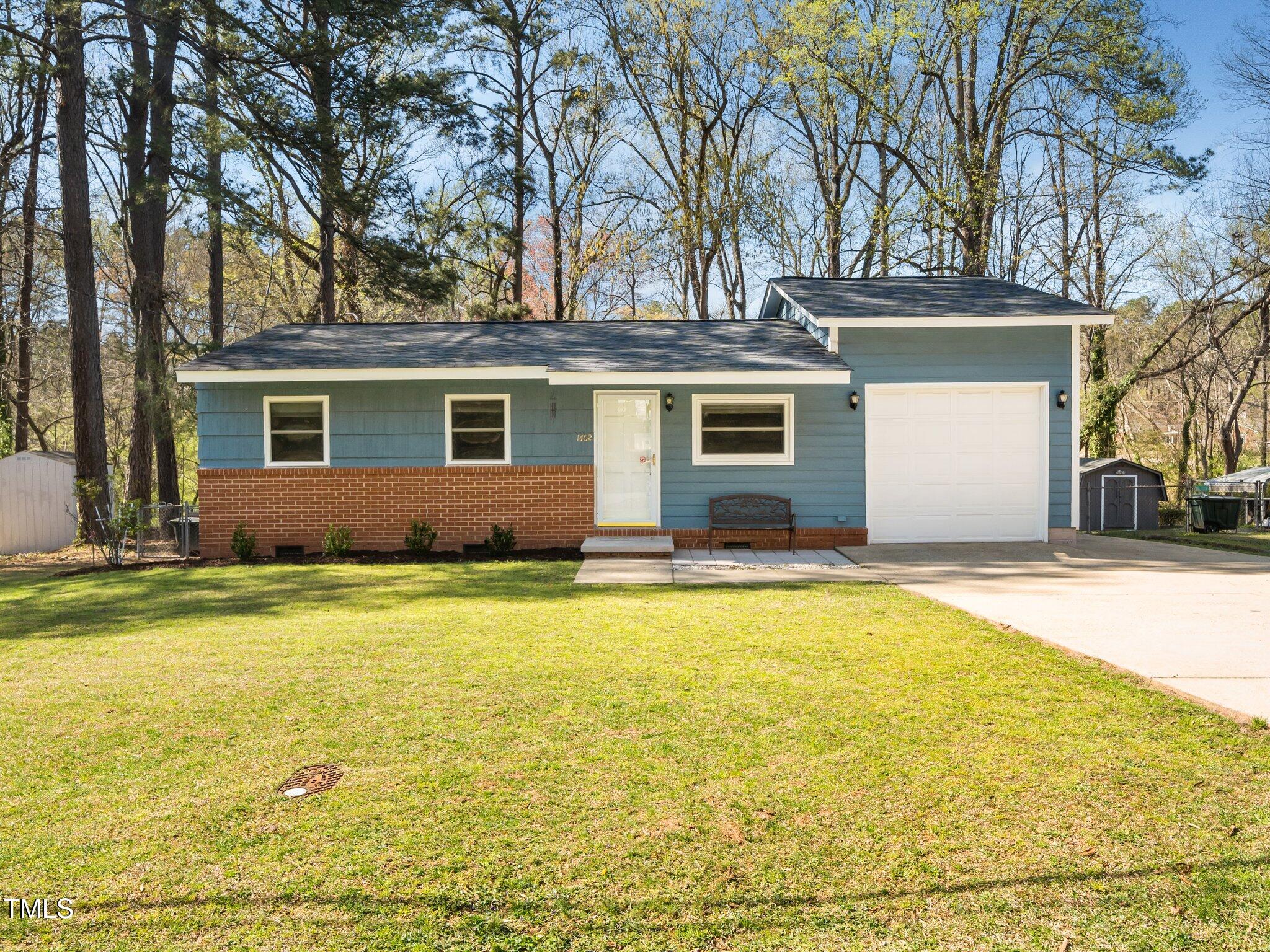 1402 Valley Road