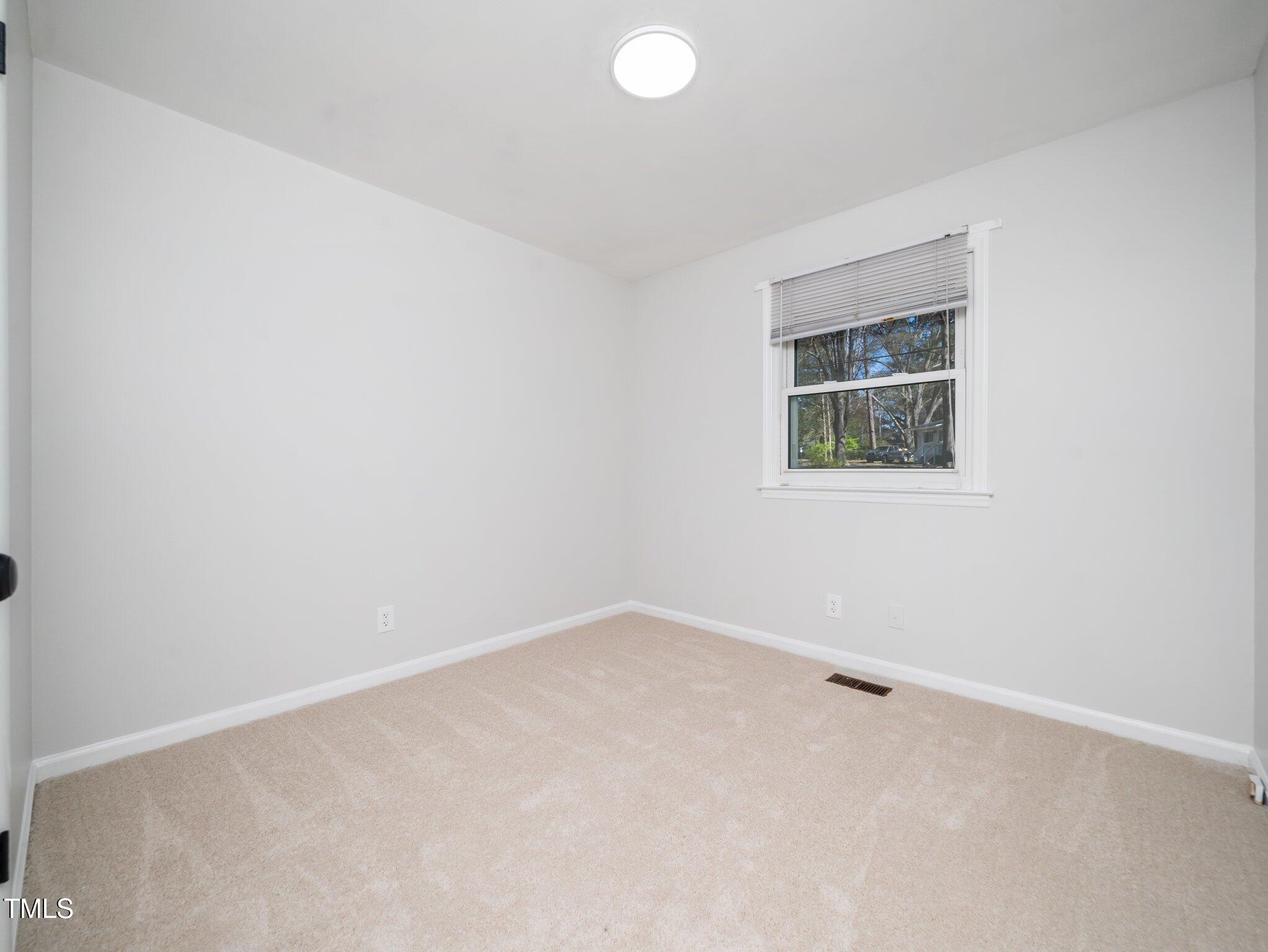 1402 Valley Road