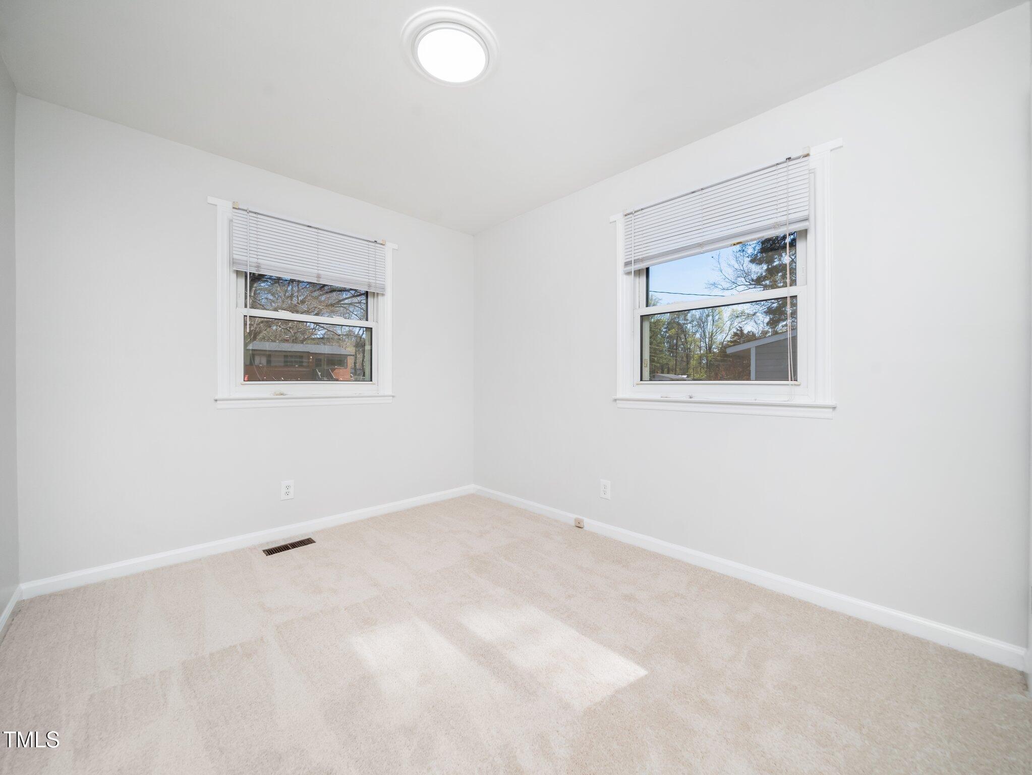 1402 Valley Road