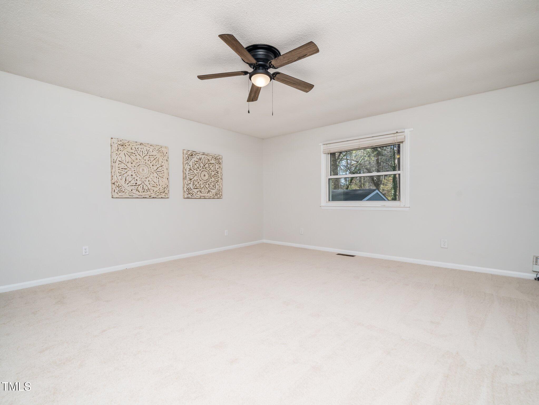 1402 Valley Road