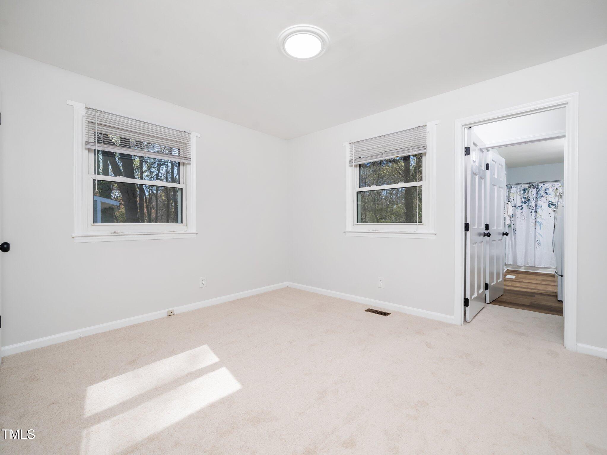 1402 Valley Road