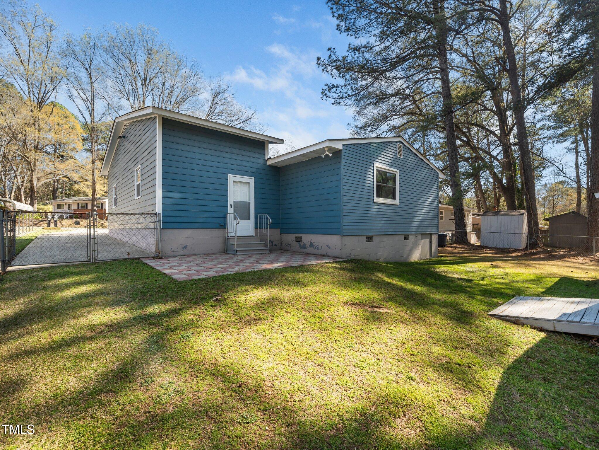 1402 Valley Road