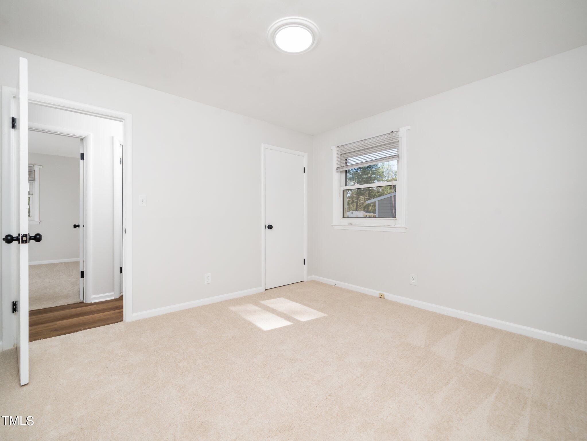 1402 Valley Road