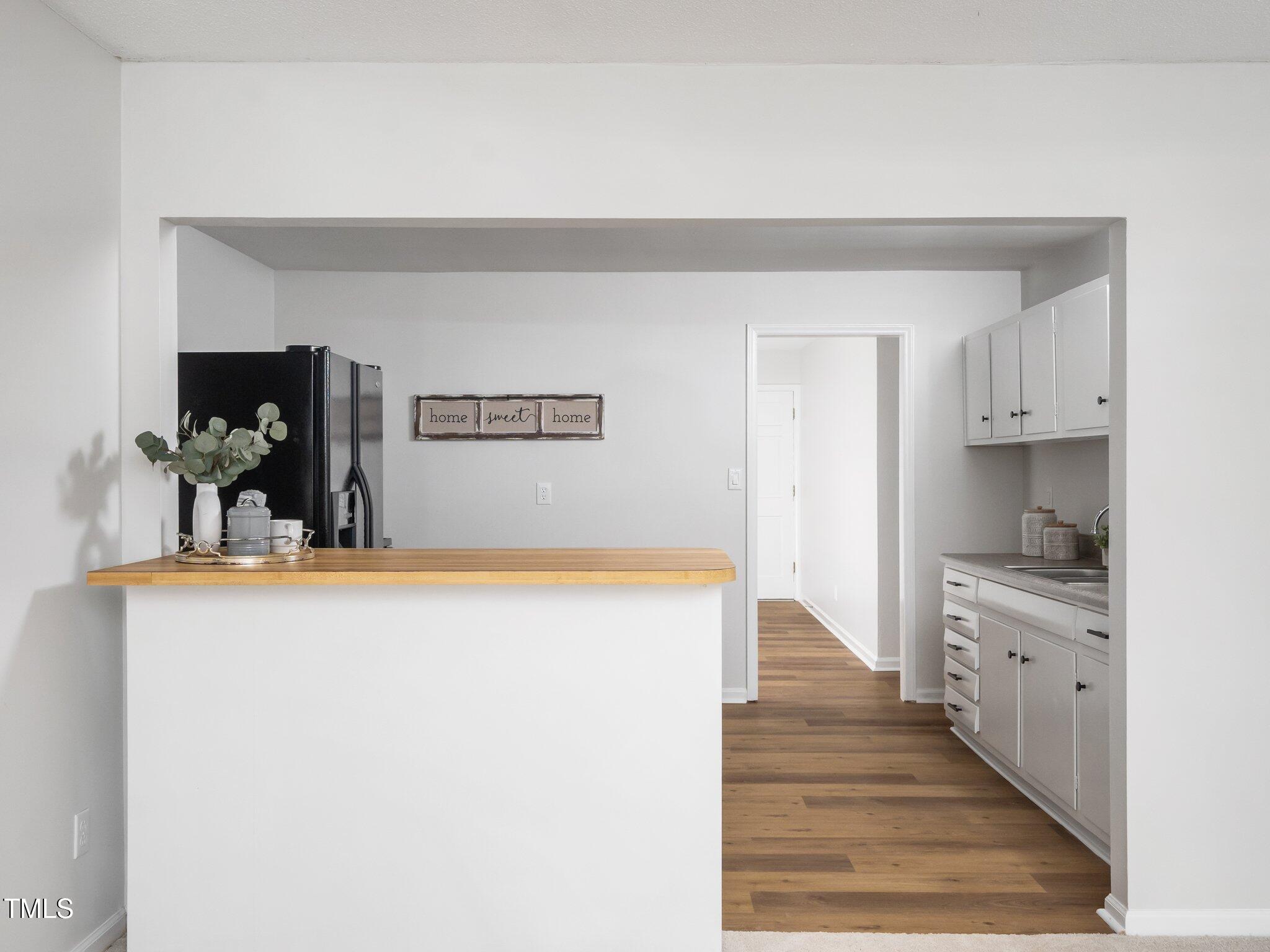 1402 Valley Road