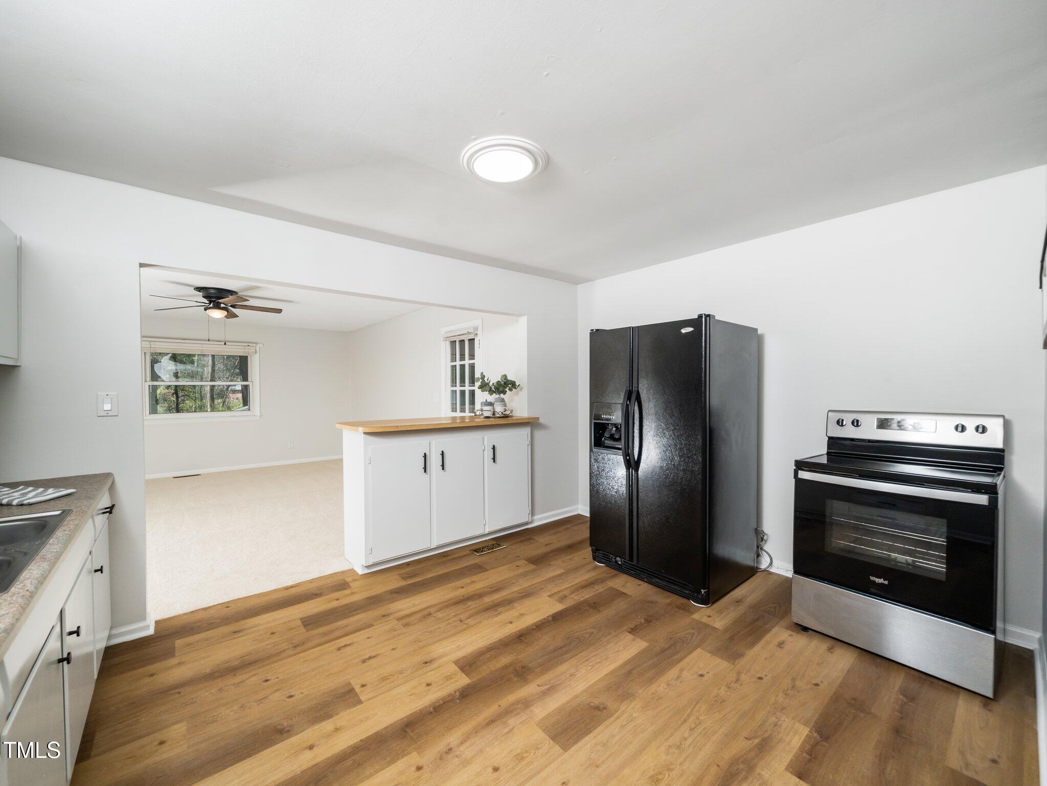 1402 Valley Road
