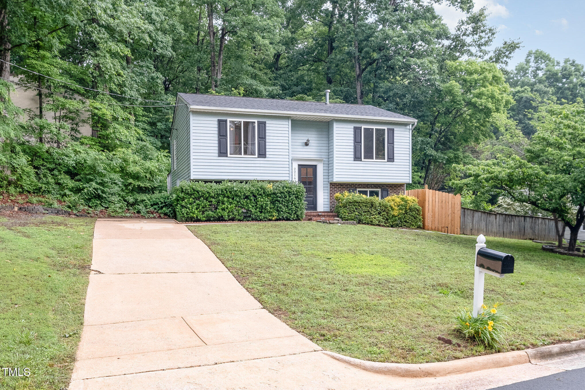 2216 Lawrence Drive
