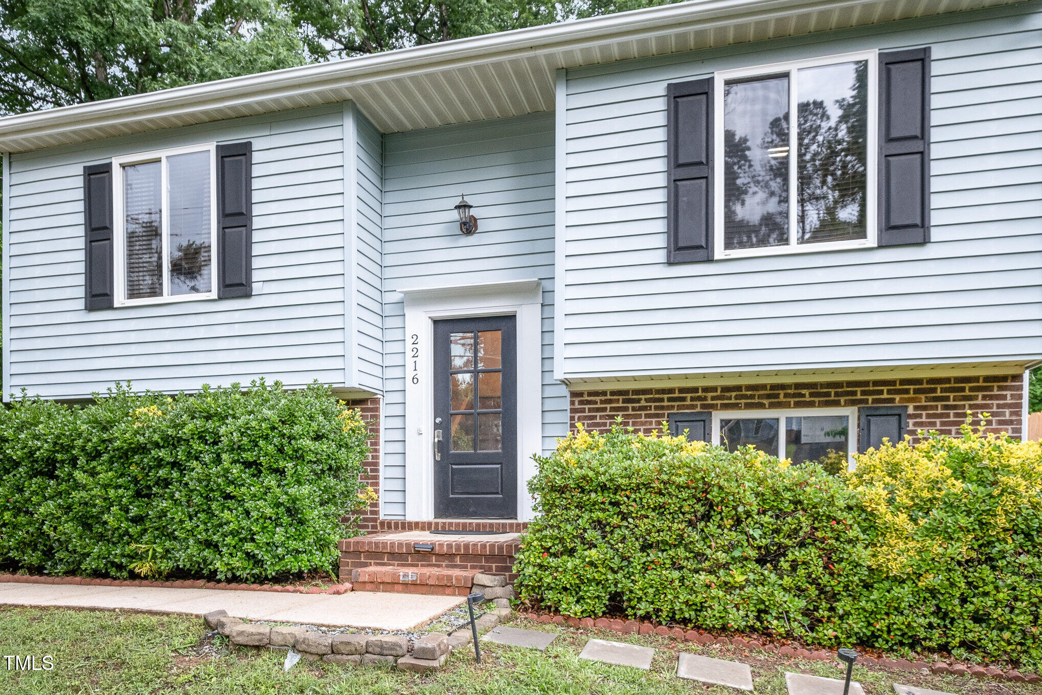 2216 Lawrence Drive