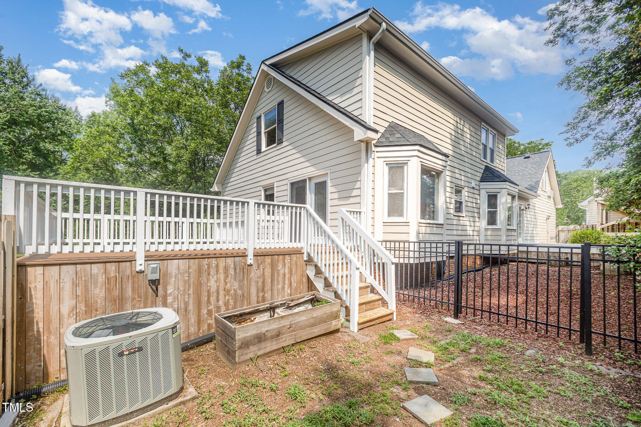 3913 Littlefield Court