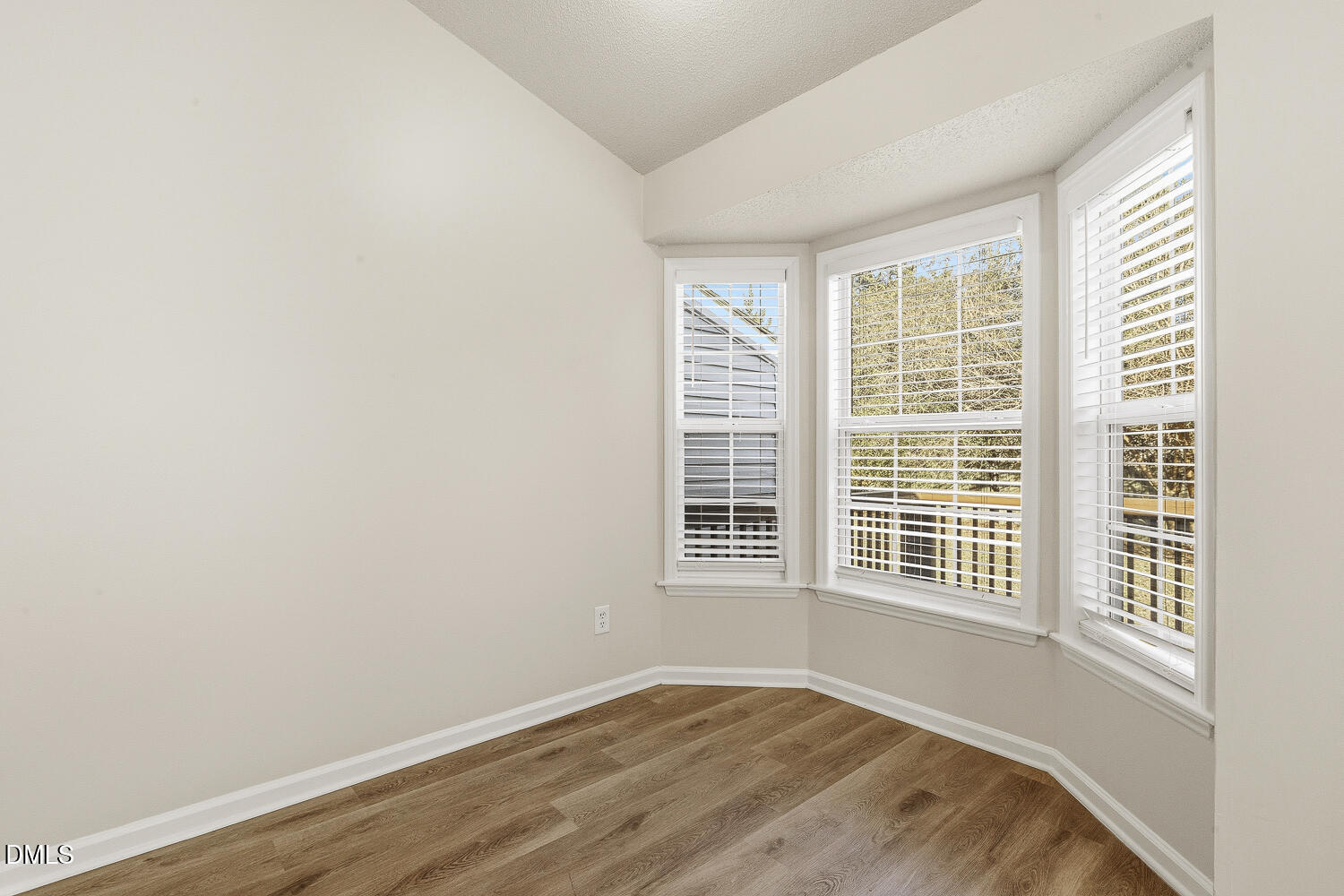 5709 Angelfish Court