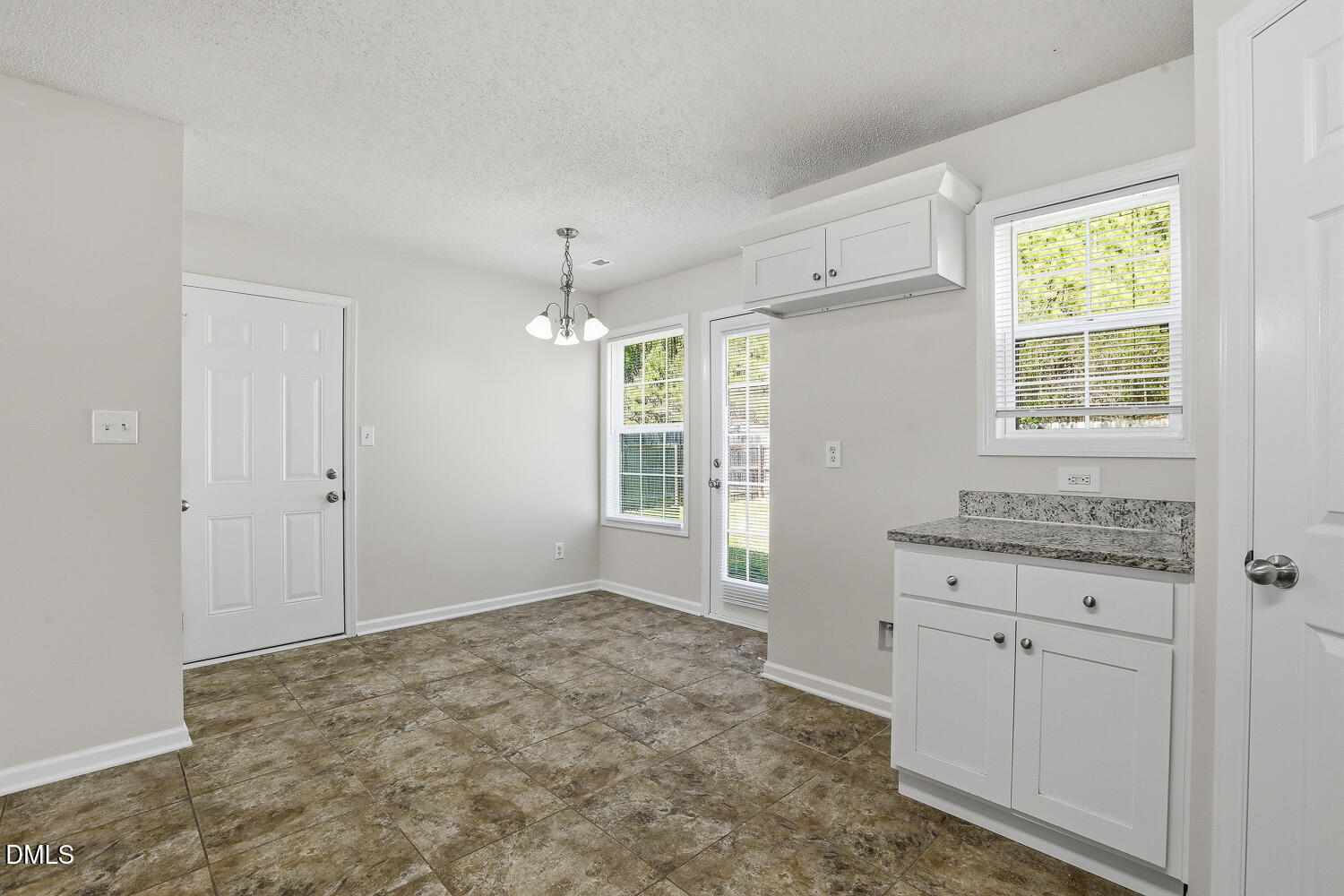 808 Woodside Park Lane