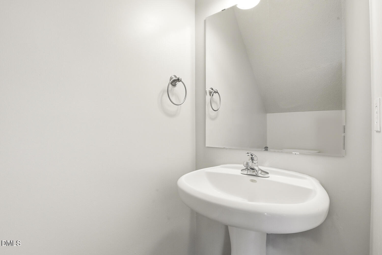 808 Woodside Park Lane