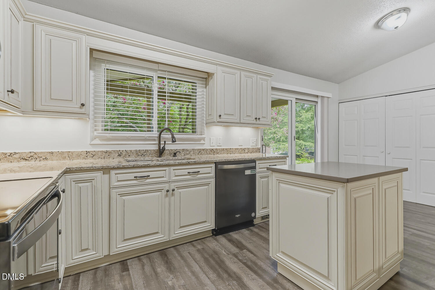 102 Oaklake Court