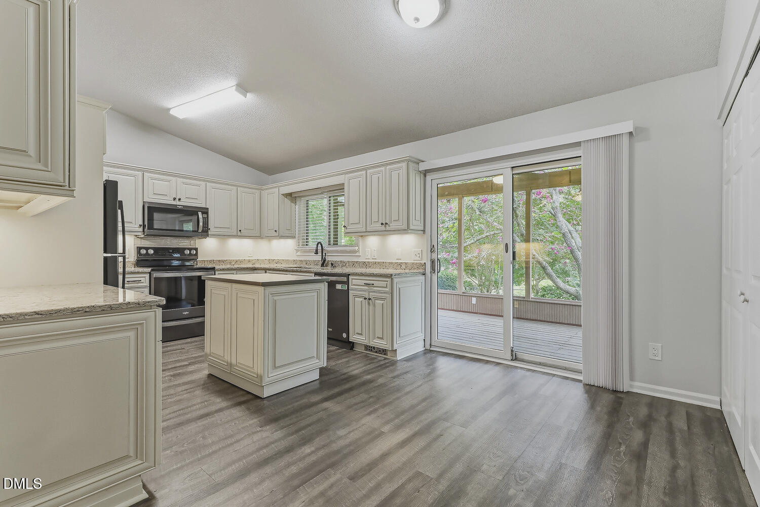 102 Oaklake Court