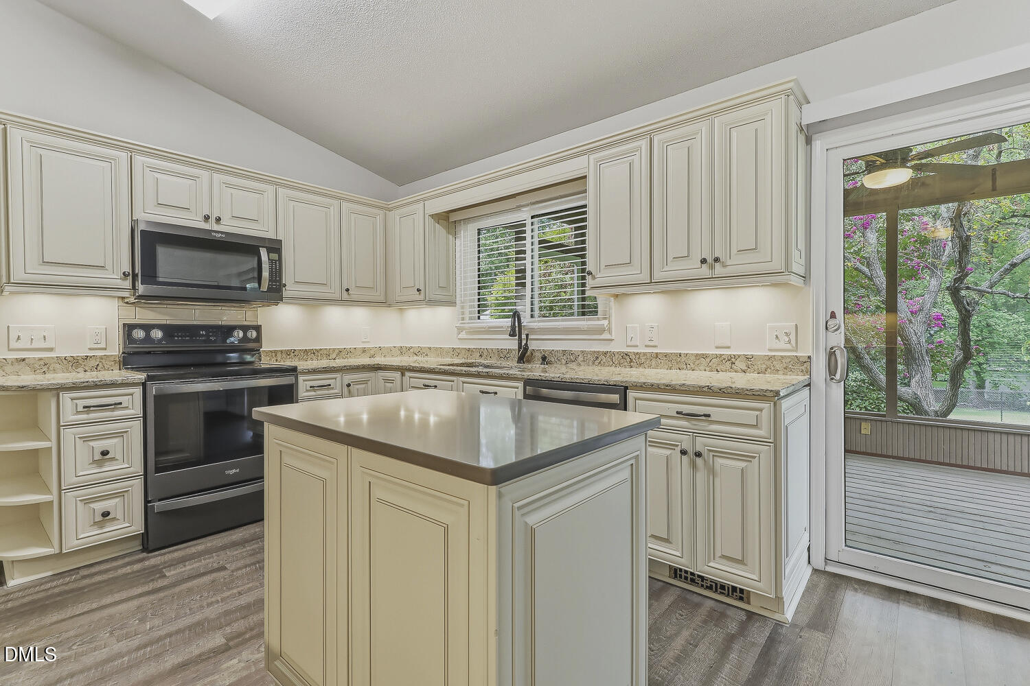 102 Oaklake Court