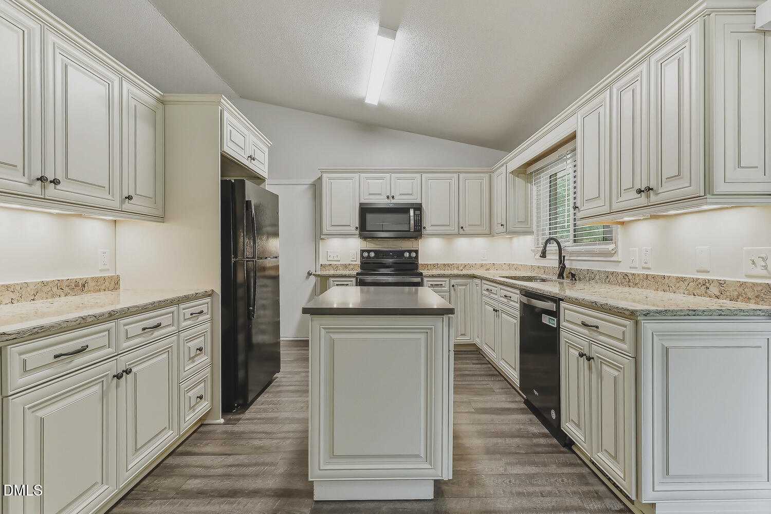 102 Oaklake Court