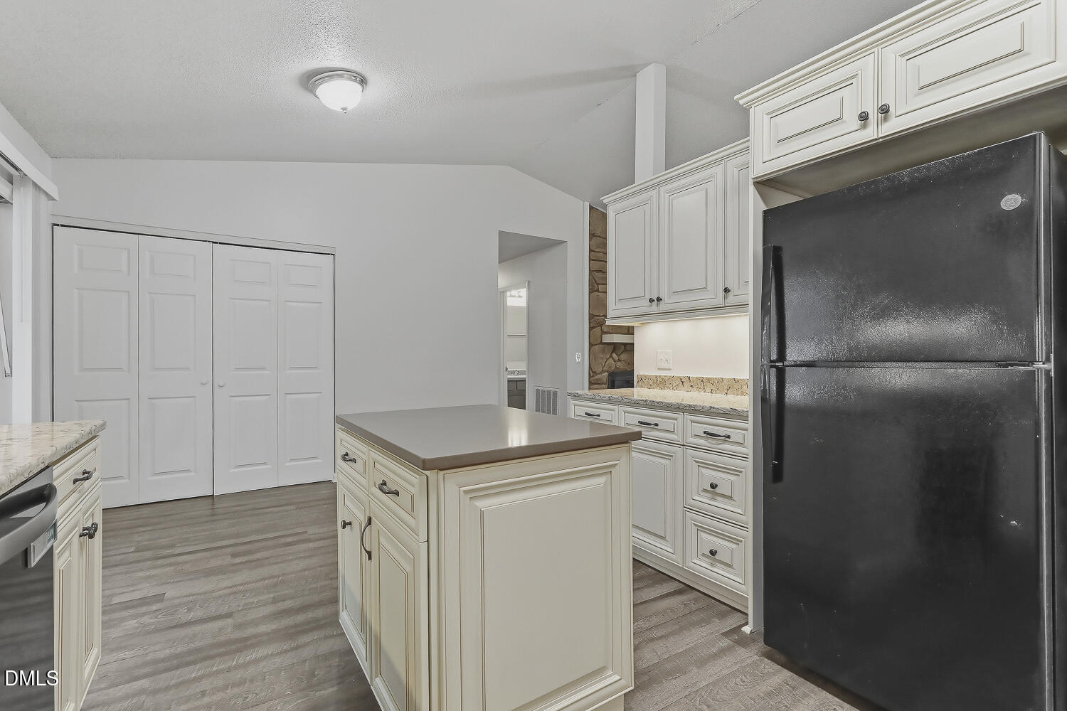 102 Oaklake Court