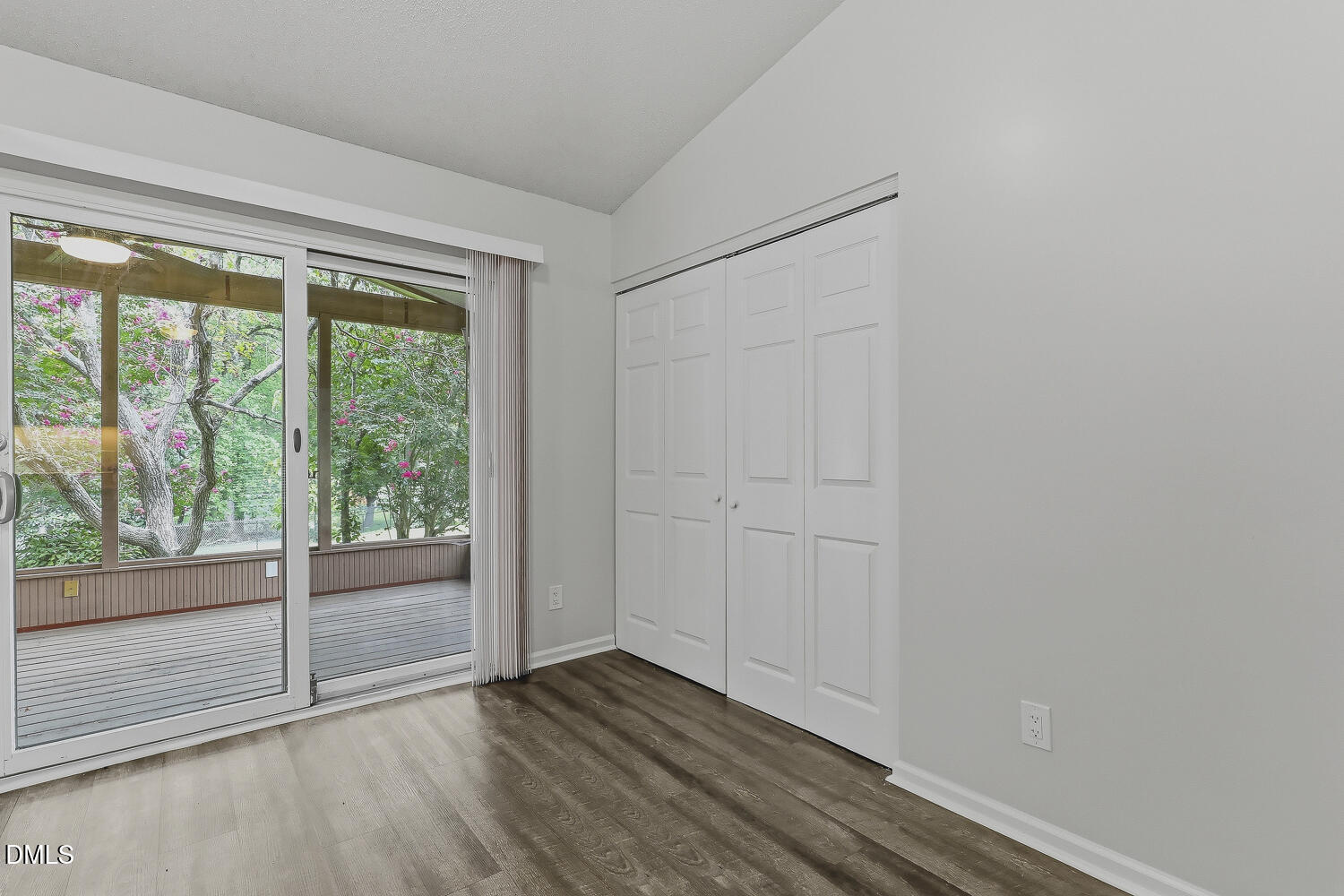 102 Oaklake Court